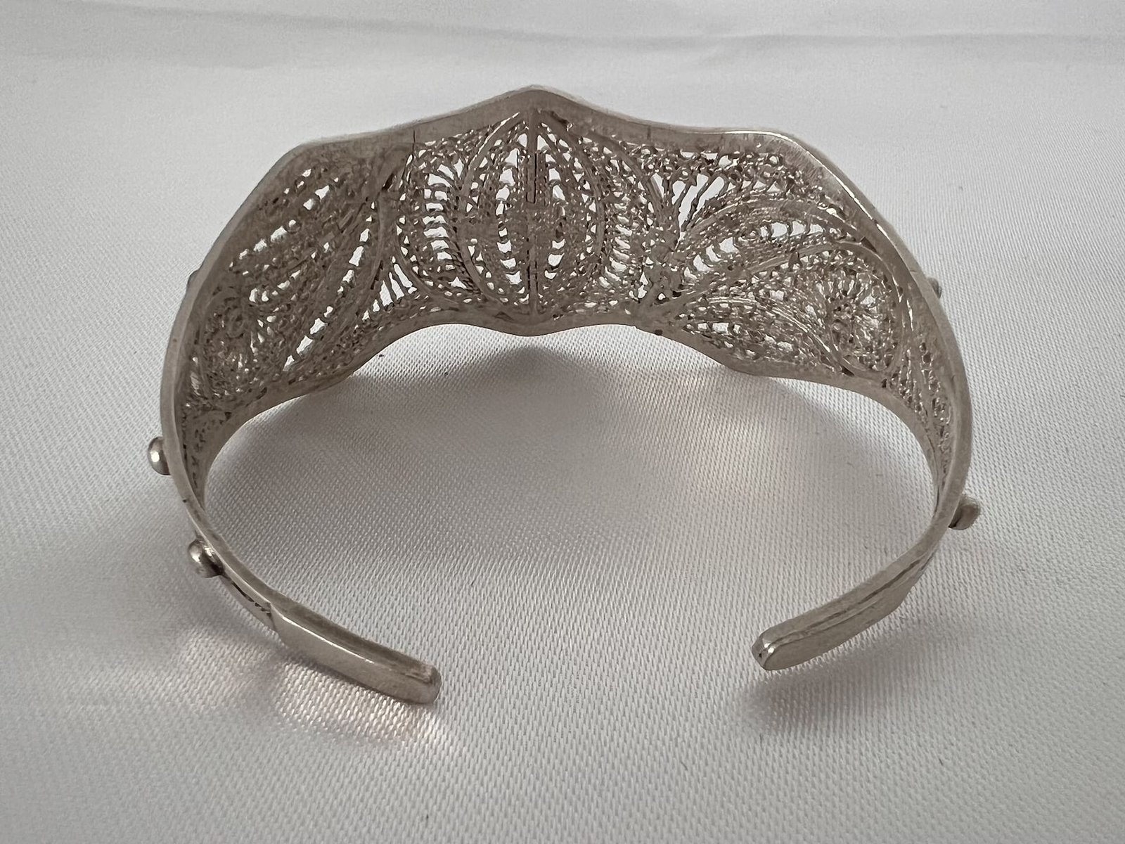 Armreifen_filigran_Perlen_0 handgefertigter Silber Armreifen filigran mit Perlen aus Marokko