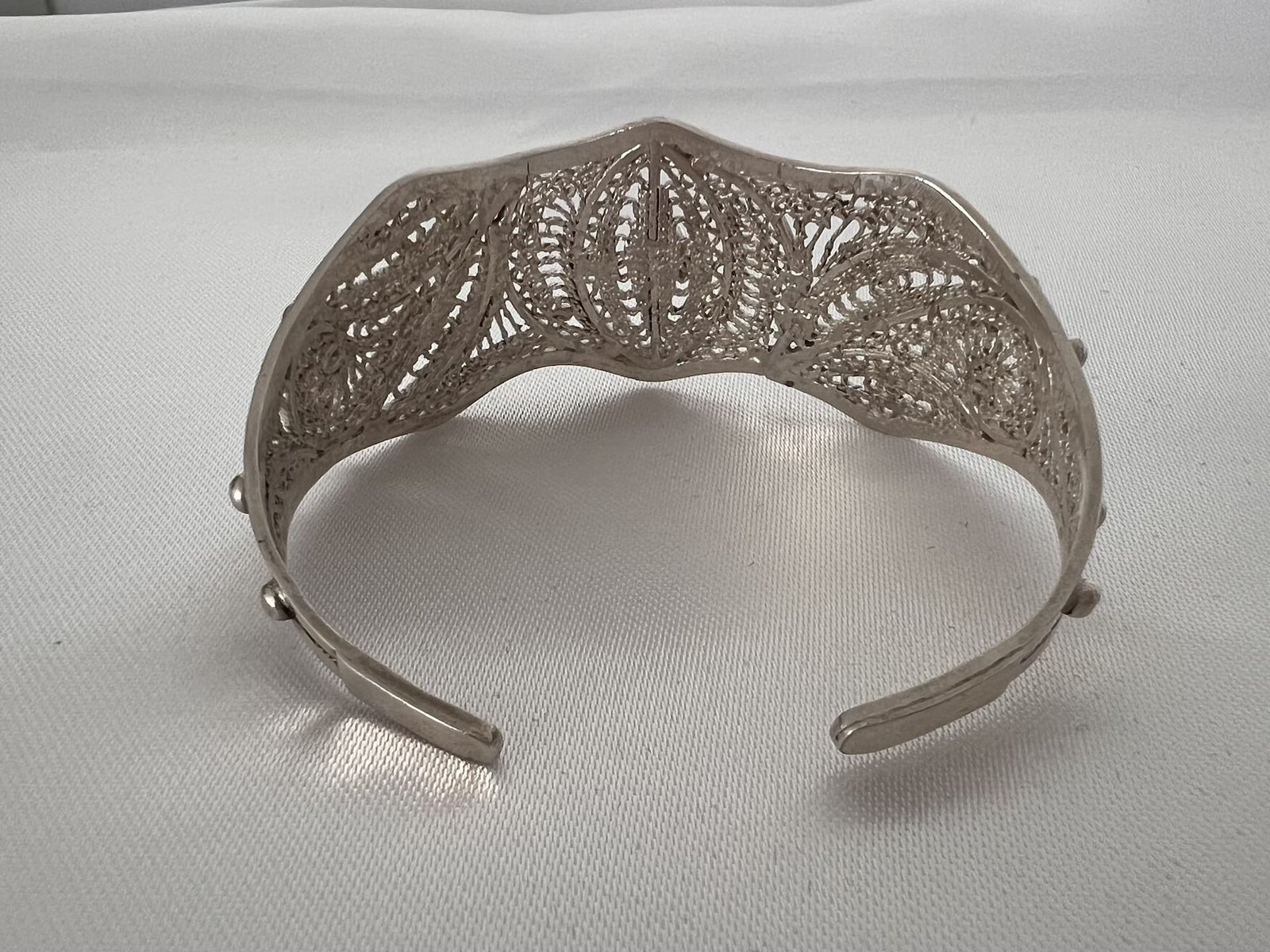 Armreifen_filigran_Perlen_1 handgefertigter Silber Armreifen filigran mit Perlen aus Marokko