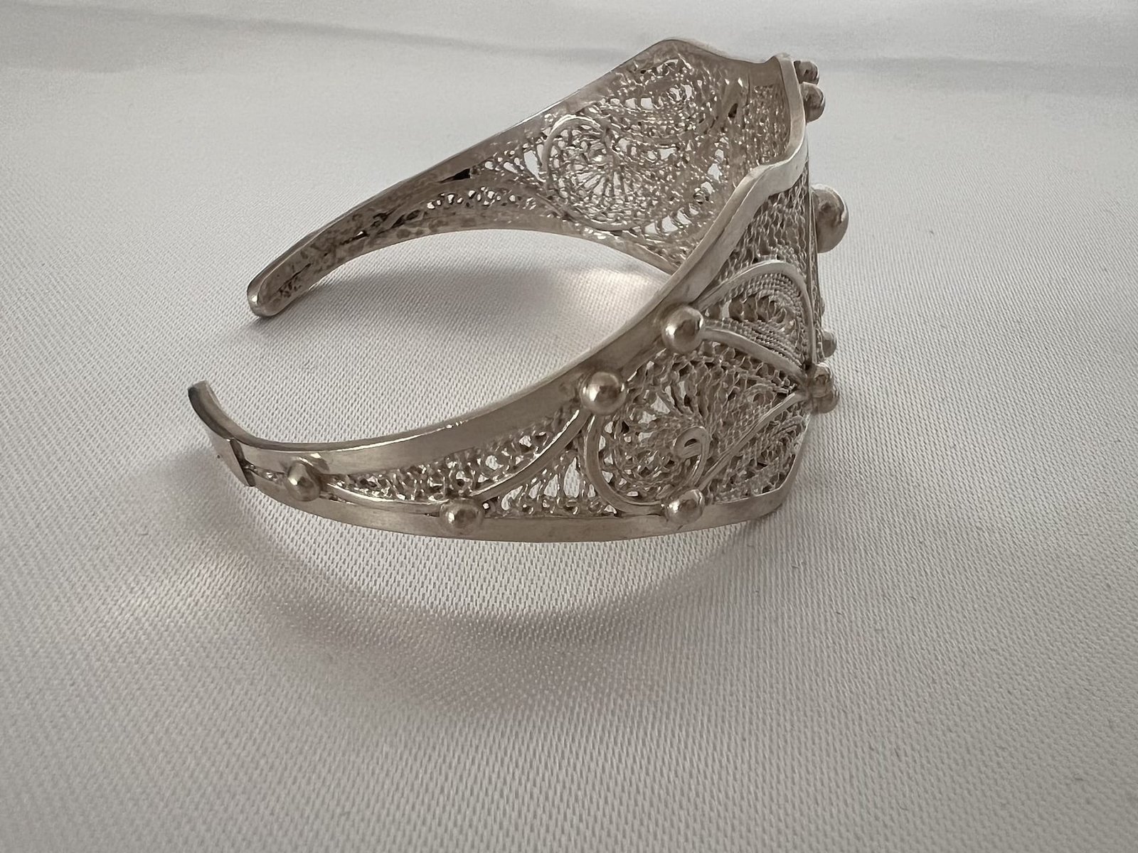 Armreifen_filigran_Perlen_2 handgefertigter Silber Armreifen filigran mit Perlen aus Marokko