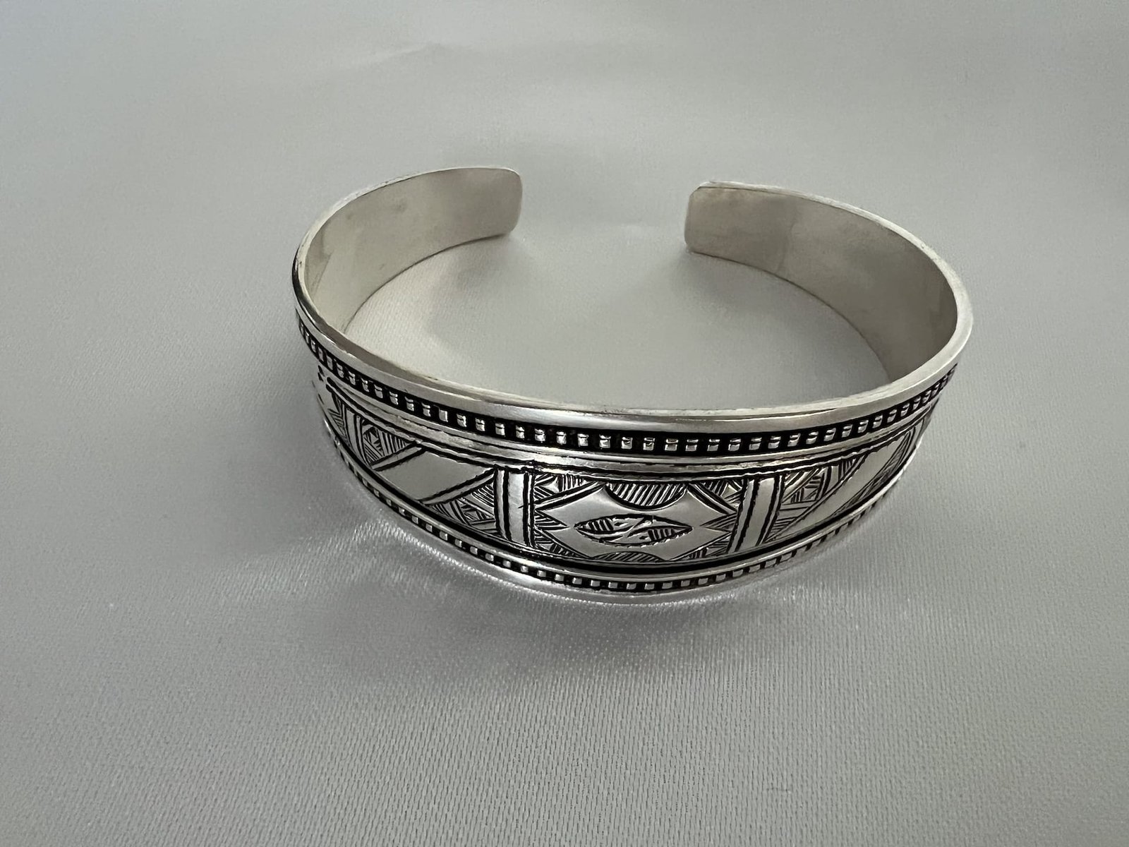 Berber_Armreifen:klassisch_1 handgefertigter marokkanischer Silberarmreifen