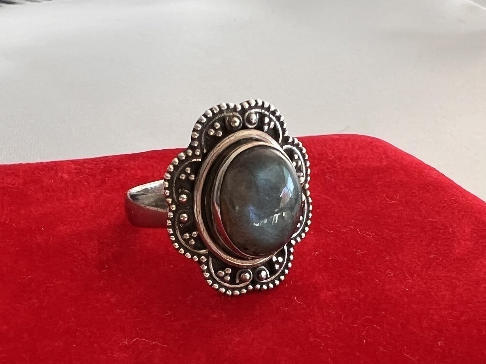 Ring_Labradorit_bei_petit_Marrakech_03 handgefertigter Silber Schmuck aus Marokko