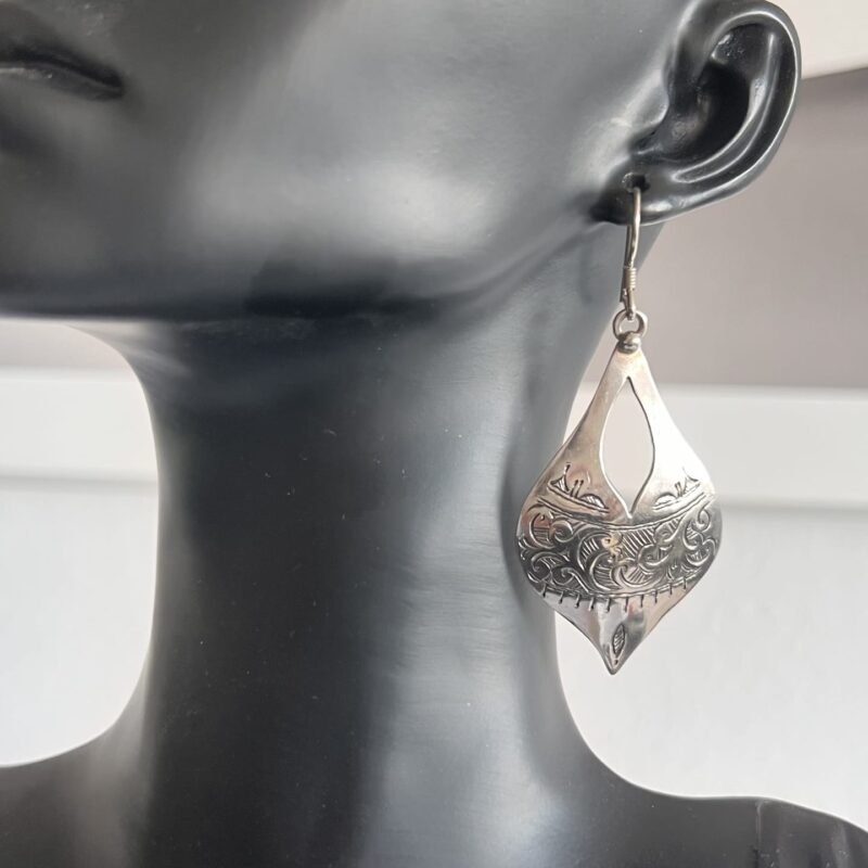 Berber_Tropfen_1_bei_petit_Marrakech_03 handgefertigter Silber Schmuck aus Marokko