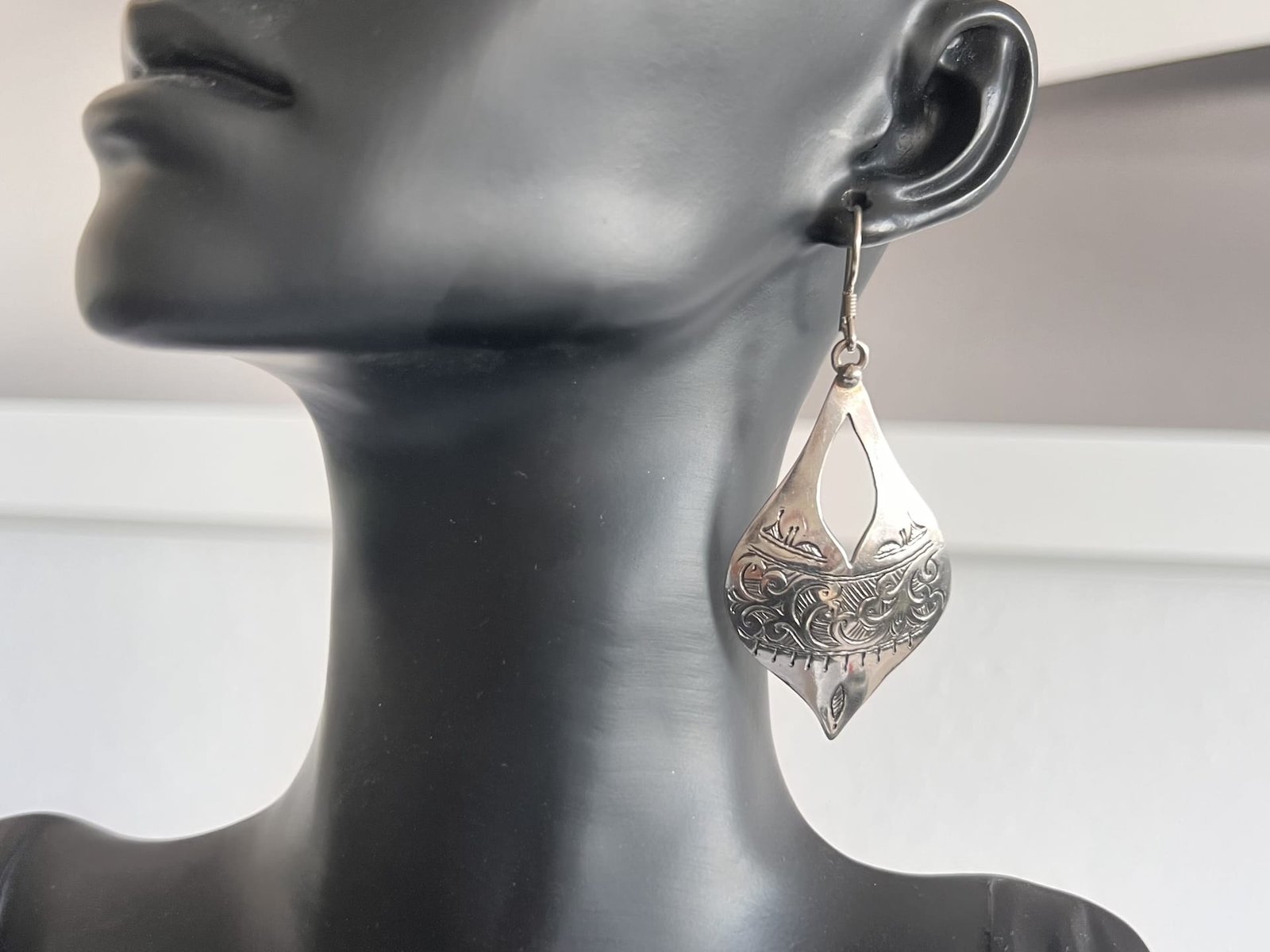 Berber_Tropfen_1_bei_petit_Marrakech_03 handgefertigter Silber Schmuck aus Marokko