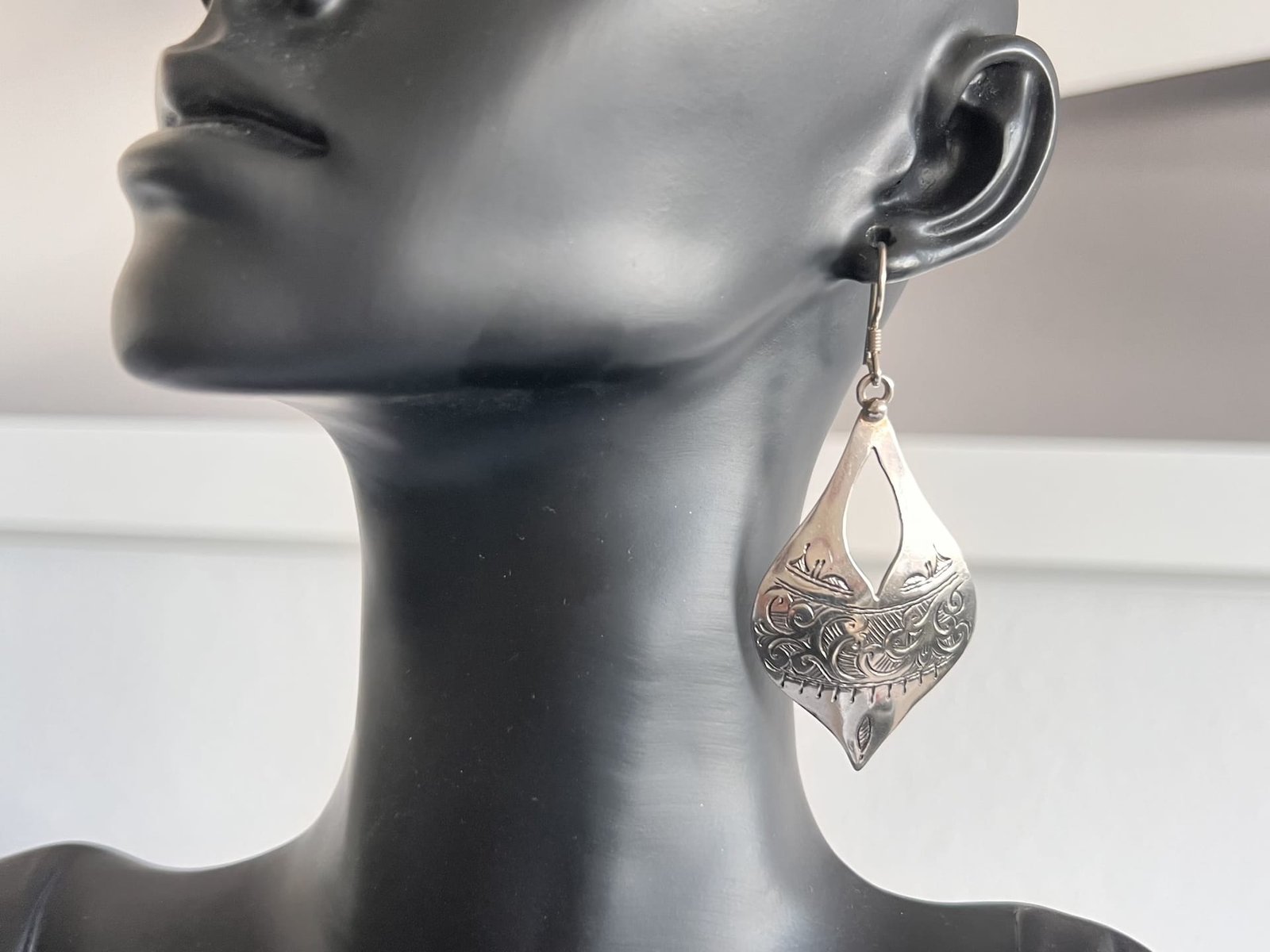 Berber_Tropfen_1_bei_petit_Marrakech_04 handgefertigter Silber Schmuck aus Marokko