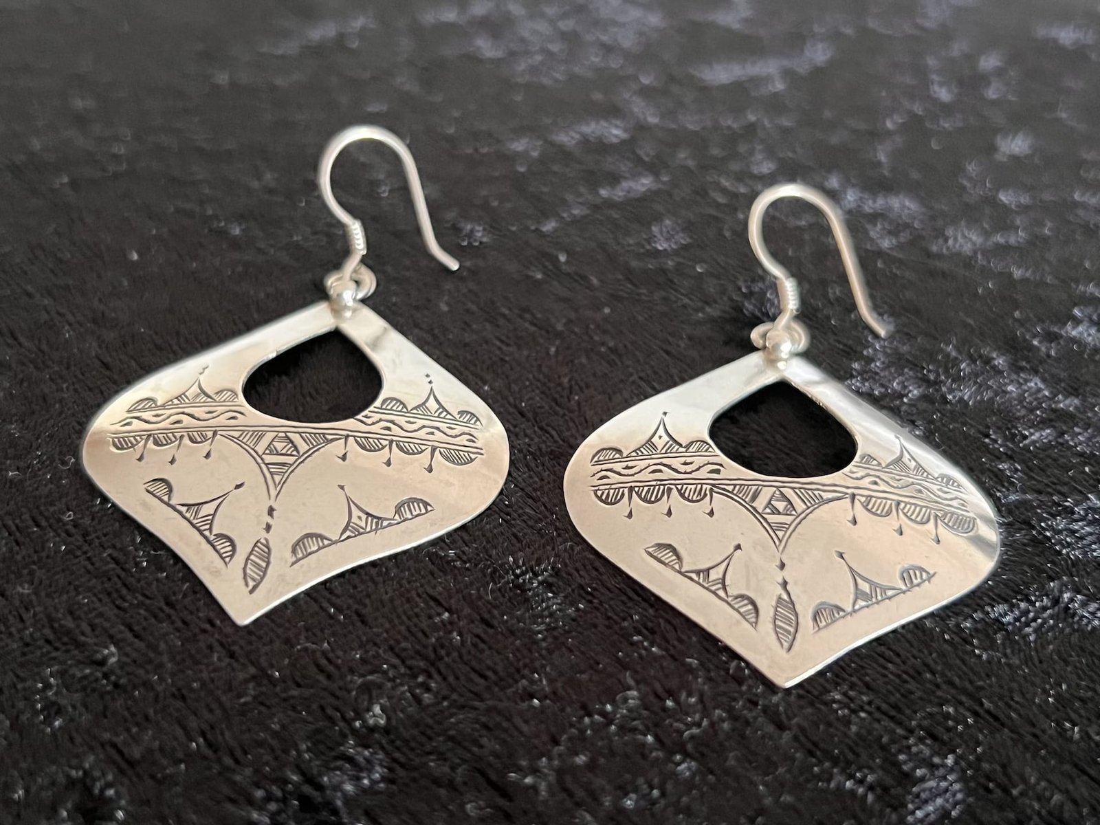 Berber_Tropfen_2_bei_petit_Marrakech_02 handgefertigter Silber Schmuck aus Marokko