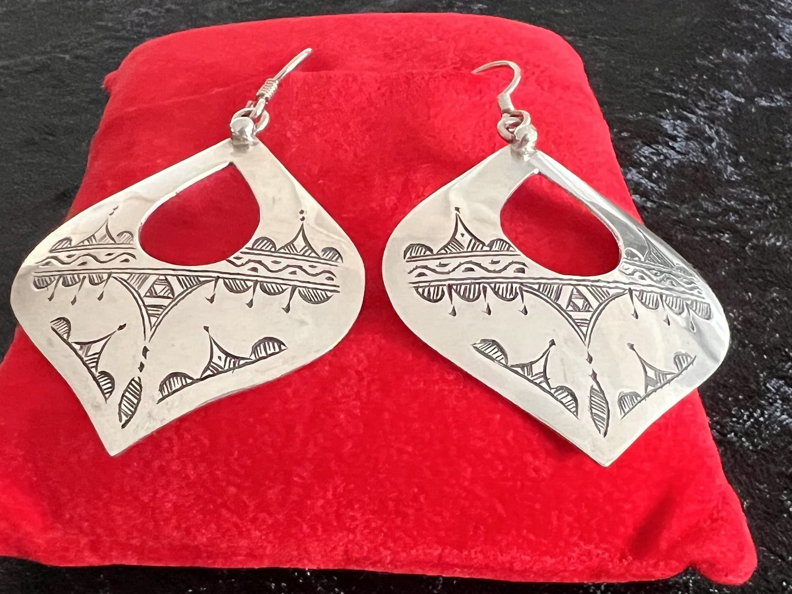 Berber_Tropfen_2_bei_petit_Marrakech_03 handgefertigter Silber Schmuck aus Marokko