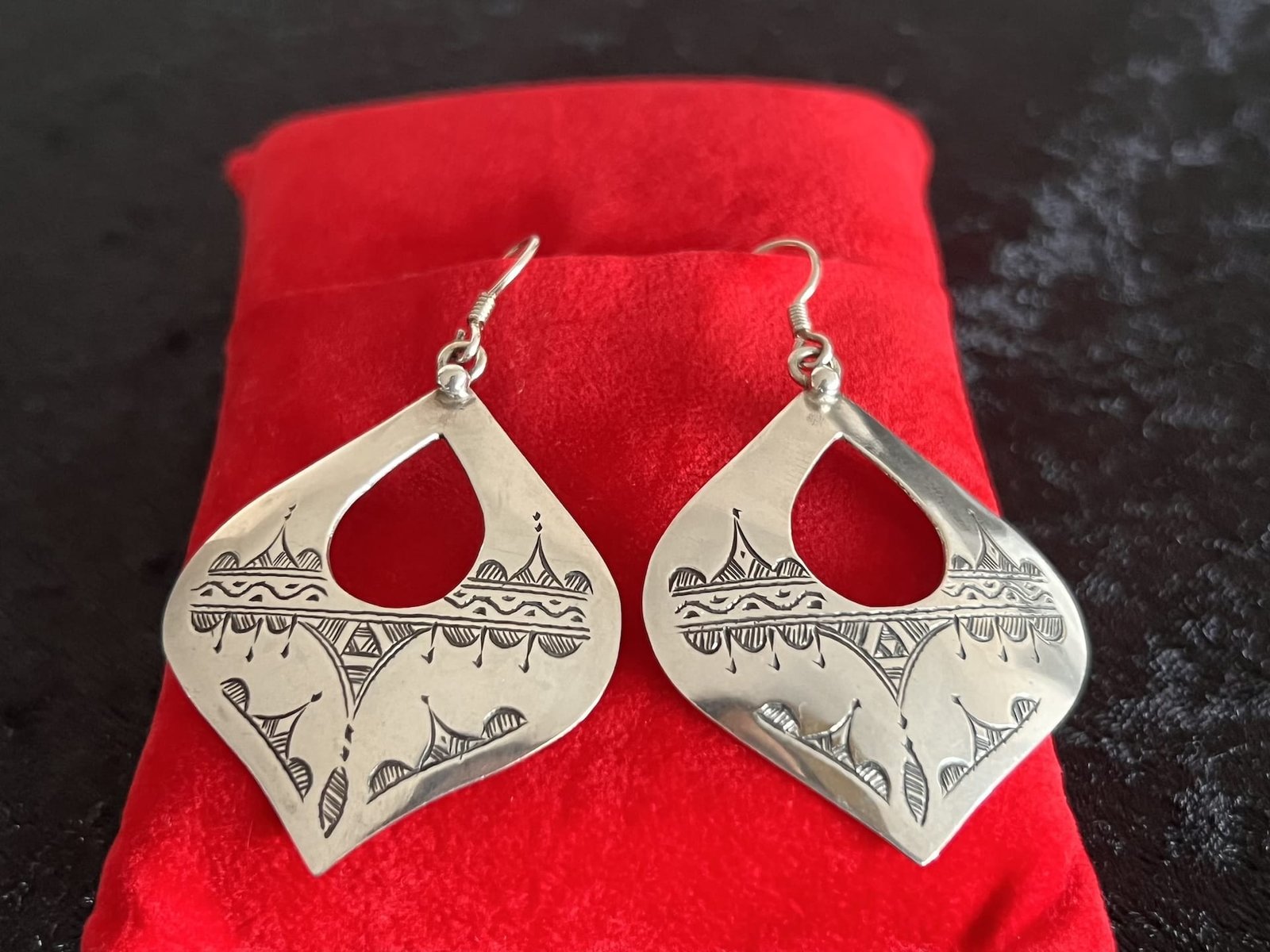 Berber_Tropfen_2_bei_petit_Marrakech_04 handgefertigter Silber Schmuck aus Marokko