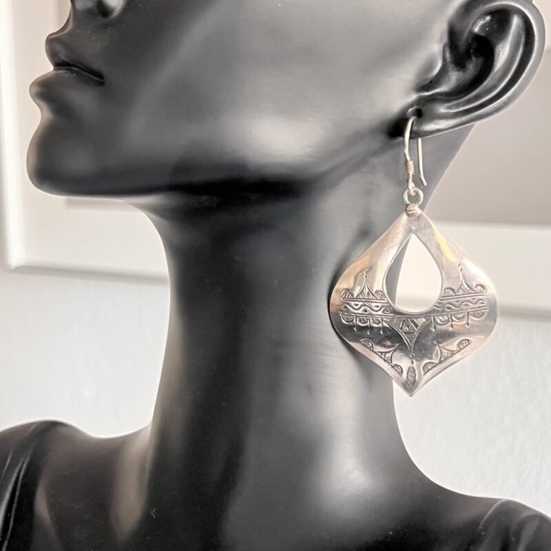 Berber_Tropfen_2_bei_petit_Marrakech_06 handgefertigter Silber Schmuck aus Marokko