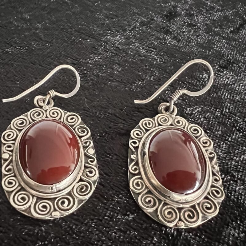 Ohringe_Tuareg_klassisch_rot_bei_petit_Marrakech_02 handgefertigter Silber Schmuck aus Marokko