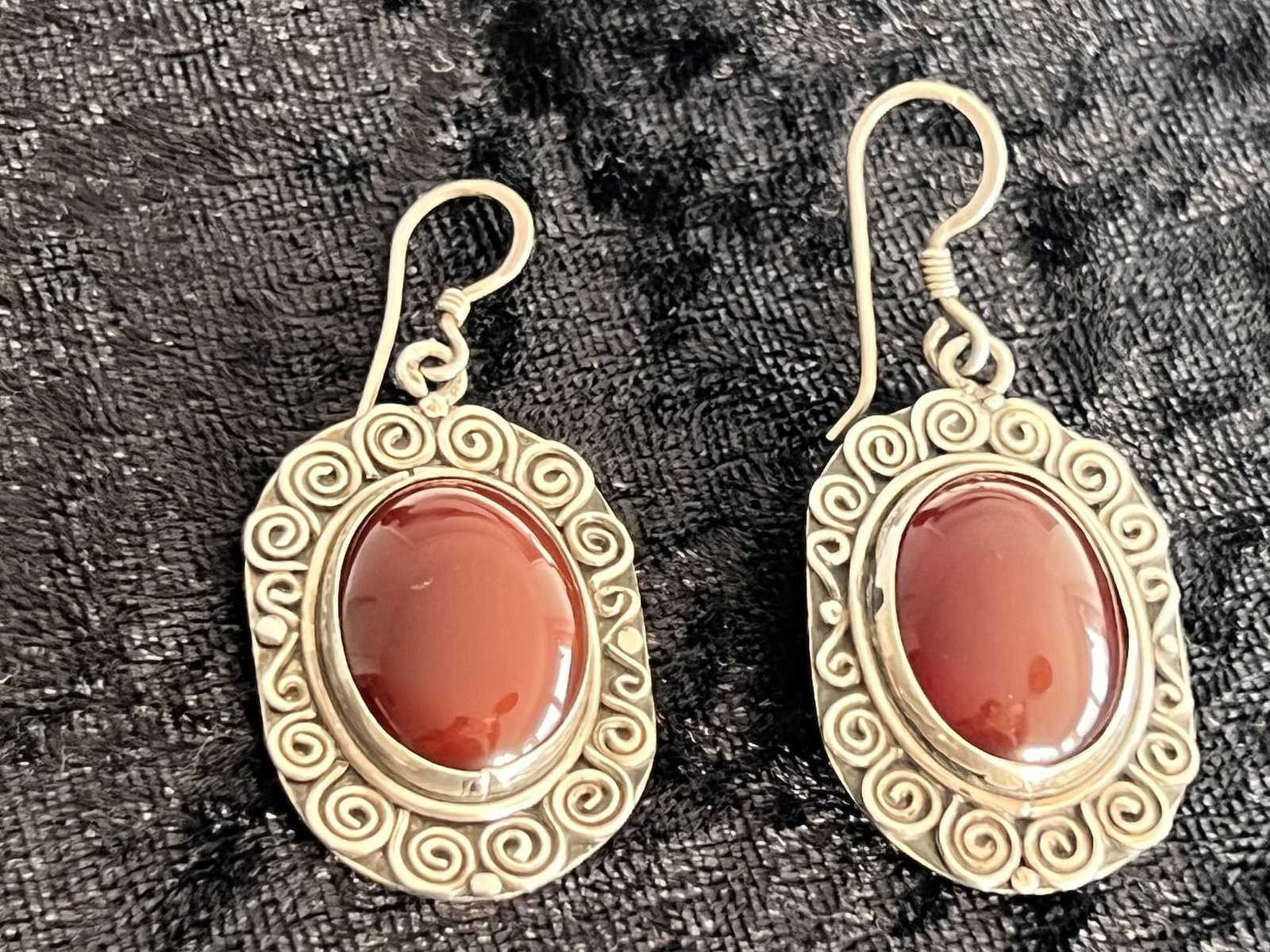 Ohringe_Tuareg_klassisch_rot_bei_petit_Marrakech_06 handgefertigter Silber Schmuck aus Marokko