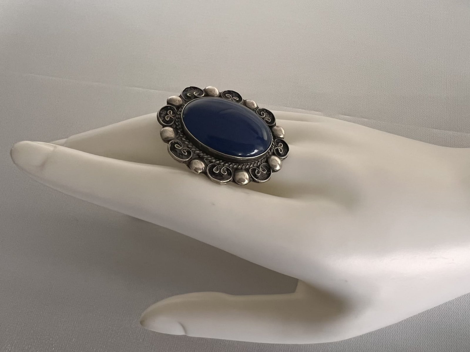 Ring_Berber_Chalcedon_bei_petit_Marrakech_01 handgefertigter Silber Schmuck aus Marokko