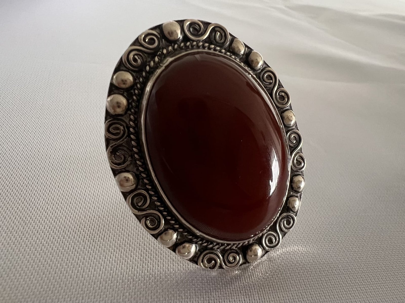 Ring_Berber_Karneol_bei_petit_Marrakech_01 handgefertigter Silber Schmuck aus Marokko