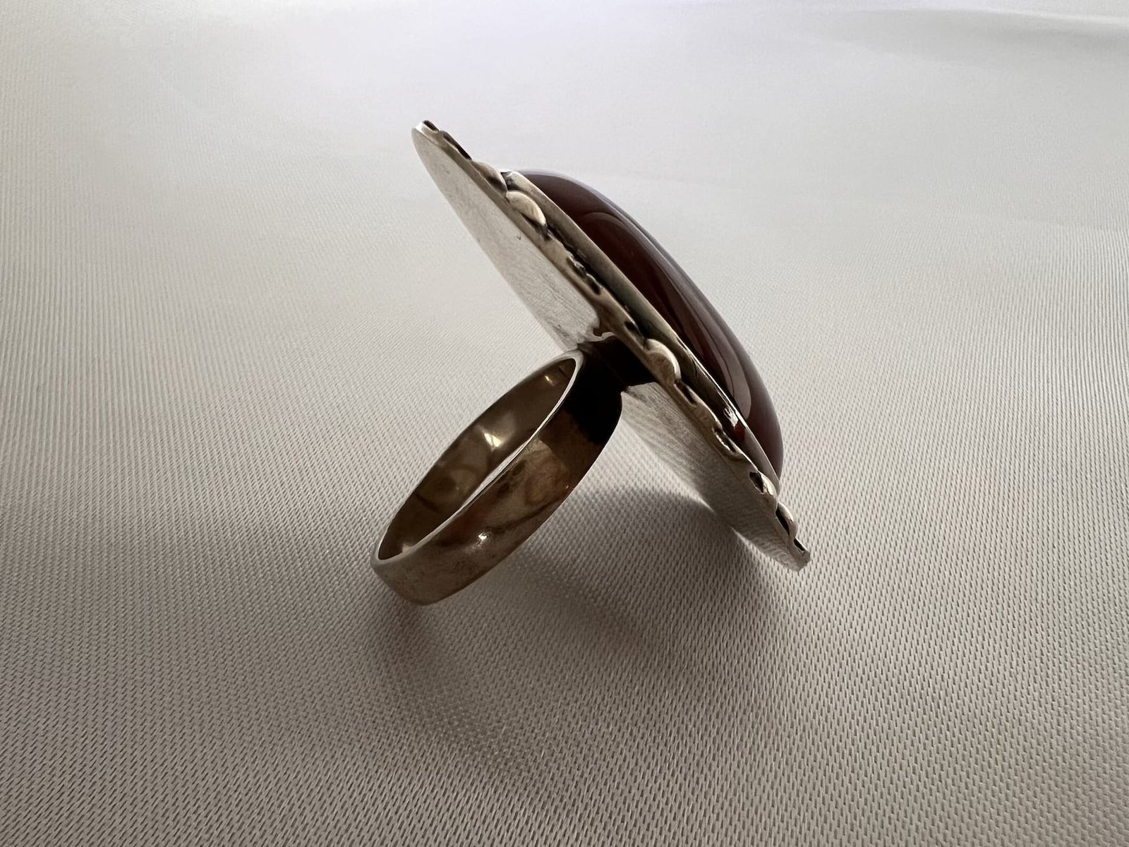 Ring_Berber_Karneol_bei_petit_Marrakech_03 handgefertigter Silber Schmuck aus Marokko