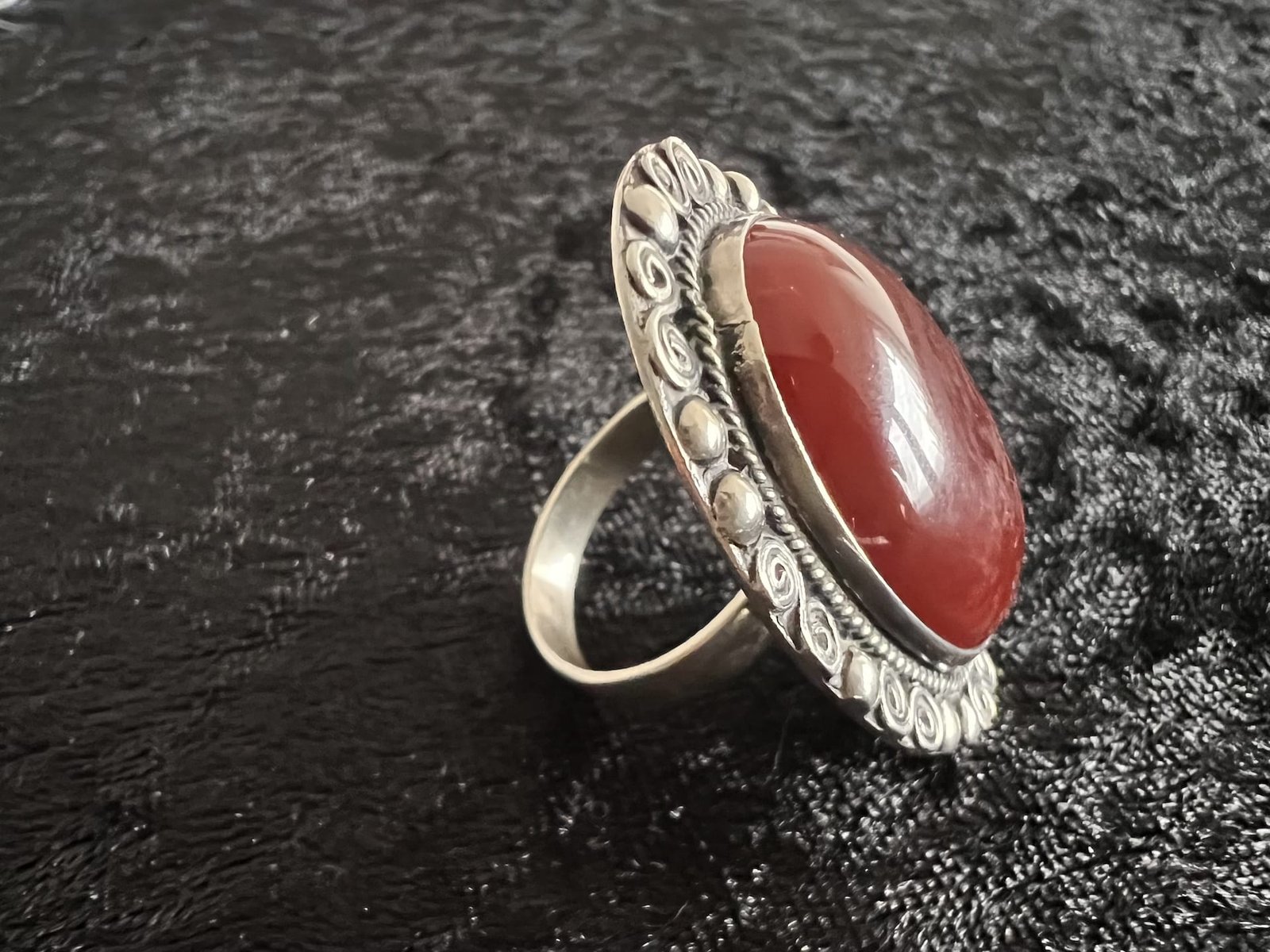 Ring_Berber_Karneol_bei_petit_Marrakech_04 handgefertigter Silber Schmuck aus Marokko