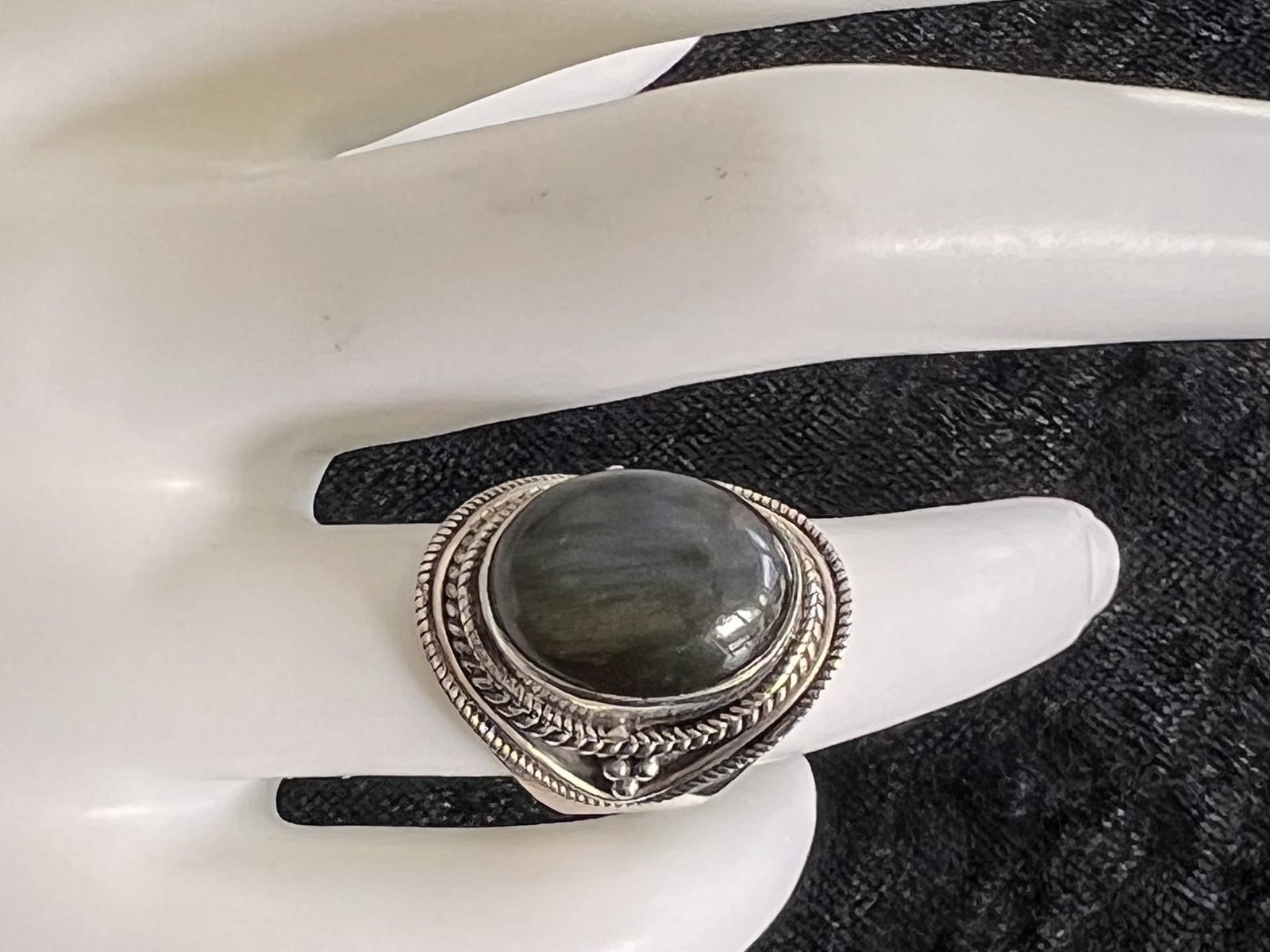 Ring_Berber_Labradorit_bei_petit_Marrakech_02 handgefertigter Silber Schmuck aus Marokko