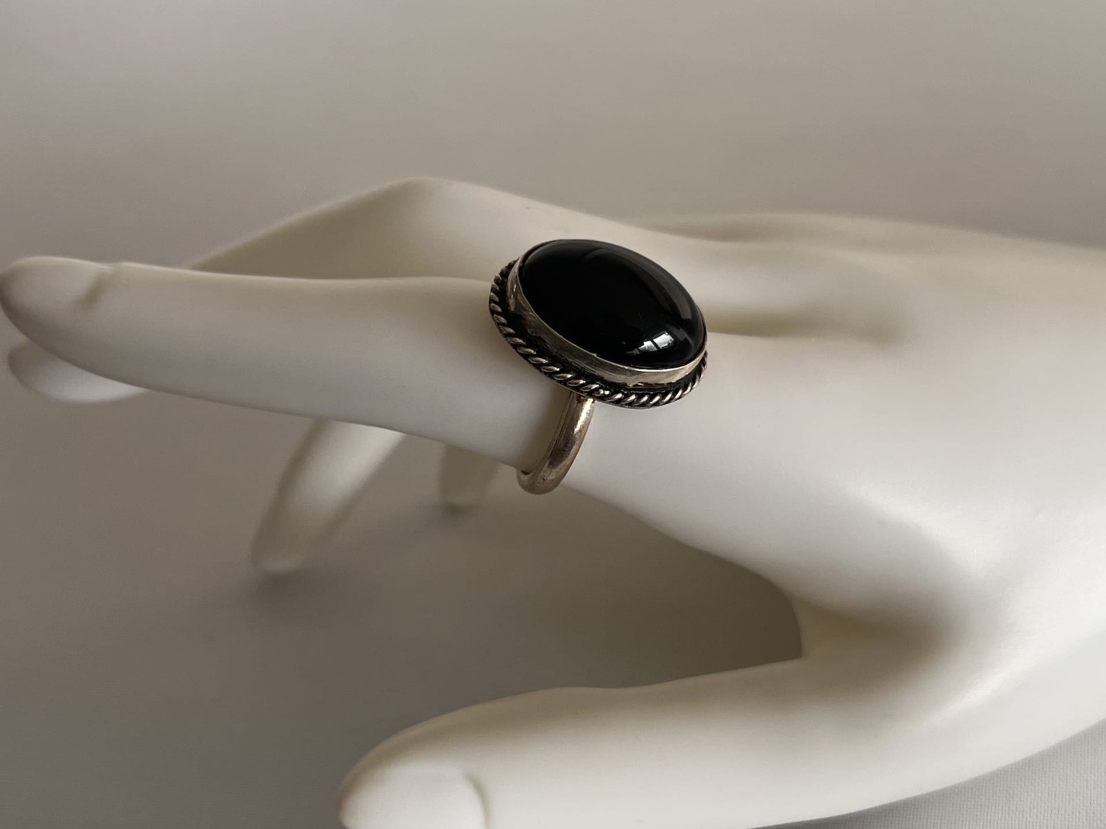 Ring_Berber_Onyx_klassisch_bei_petit_Marrakech_01 handgefertigter Silber Schmuck aus Marokko