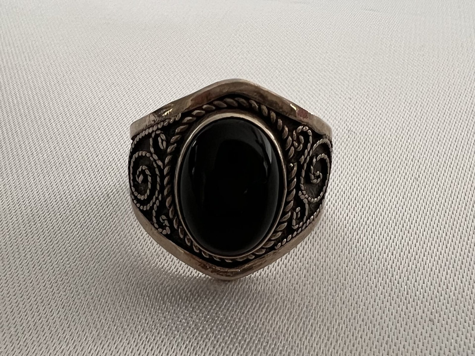 Ring_Onyx_Tuareg_bei_petit_Marrakech_01 handgefertigter Silber Schmuck aus Marokko
