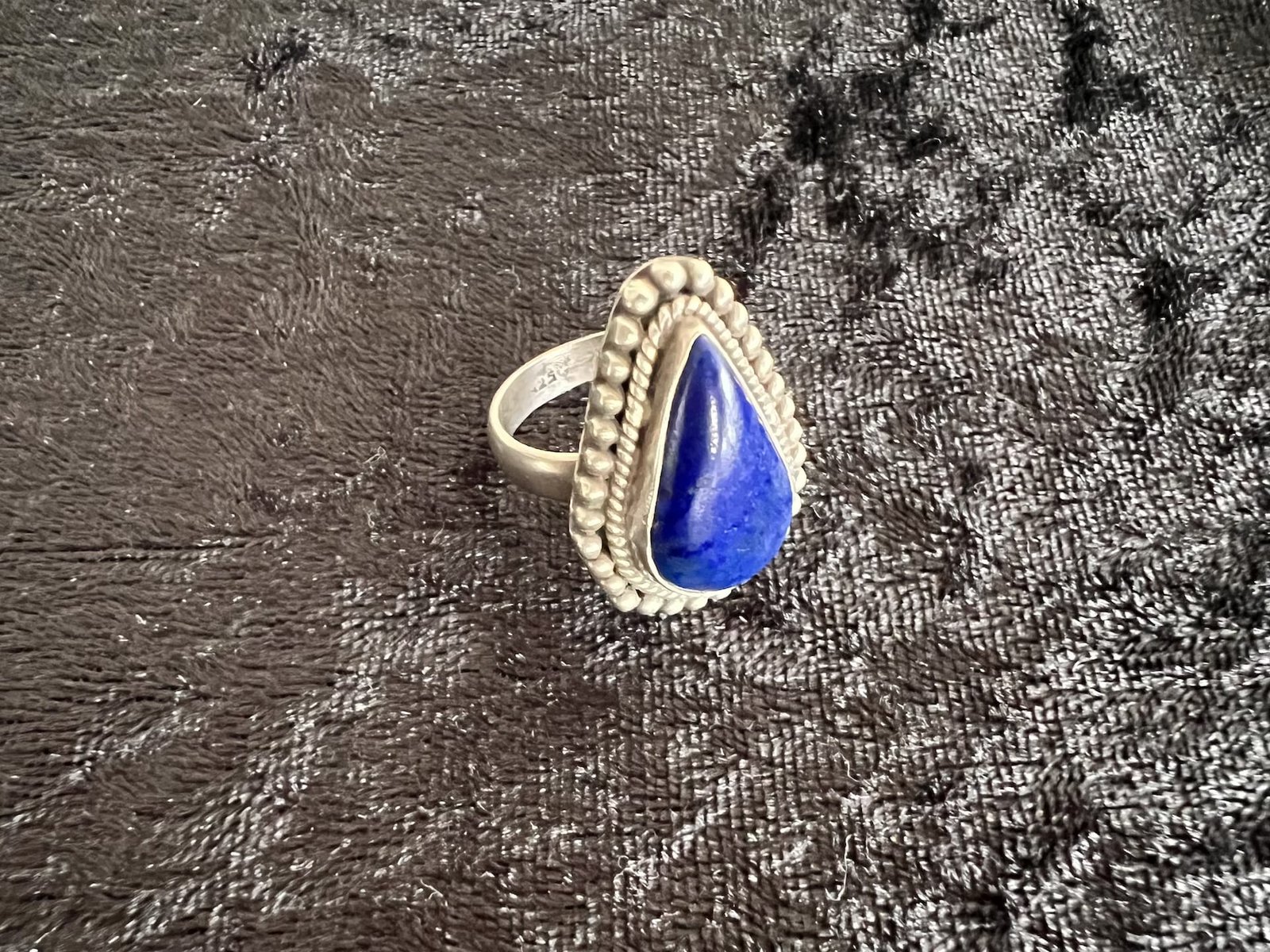 Ring_Tropfen_Lapislazuli_bei_petit_Marrakech_02 handgefertigter Silber Schmuck aus Marokko