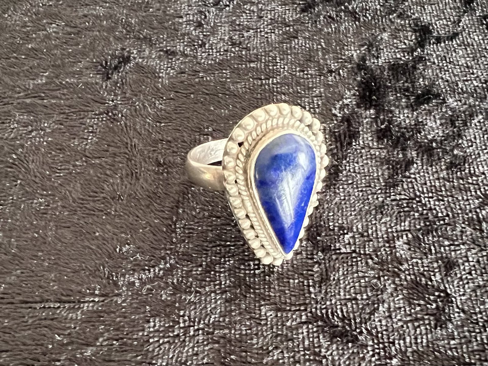 Ring_Tropfen_Lapislazuli_bei_petit_Marrakech_03 handgefertigter Silber Schmuck aus Marokko