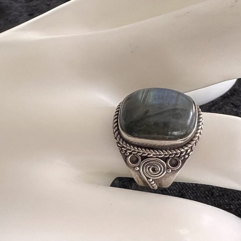 Ring_Tuareg_Labradorit_bei_petit_Marrakech_03 handgefertigter Silber Schmuck aus Marokko