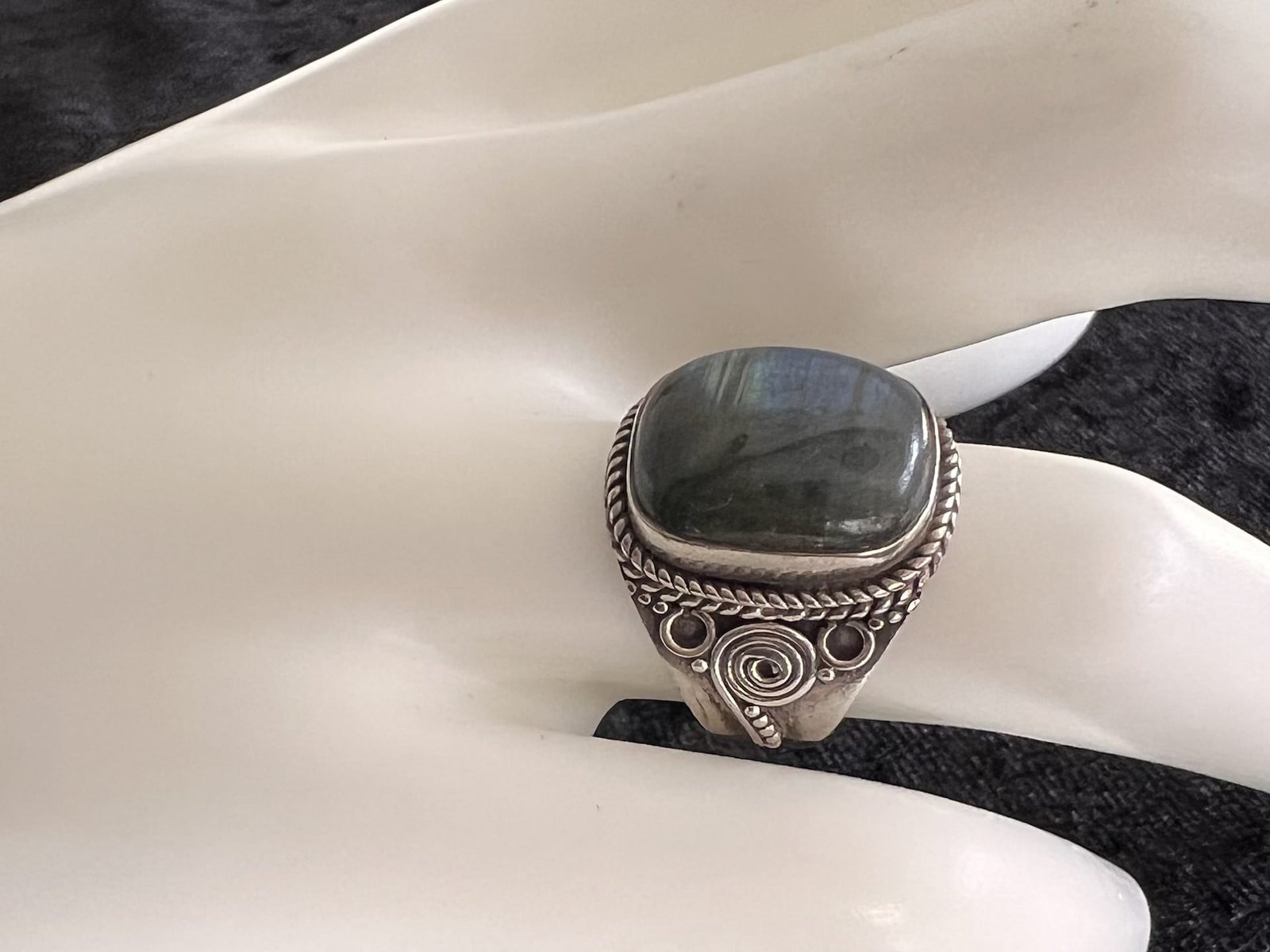 Ring_Tuareg_Labradorit_bei_petit_Marrakech_03 handgefertigter Silber Schmuck aus Marokko