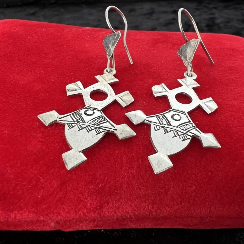 Tuarek_Kreuz_1_bei_petit_Marrakech_01 handgefertigter Silber Schmuck aus Marokko