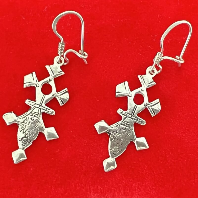 Tuarek_Kreuz_2_bei_petit_Marrakech_02 handgefertigter Silber Schmuck aus Marokko