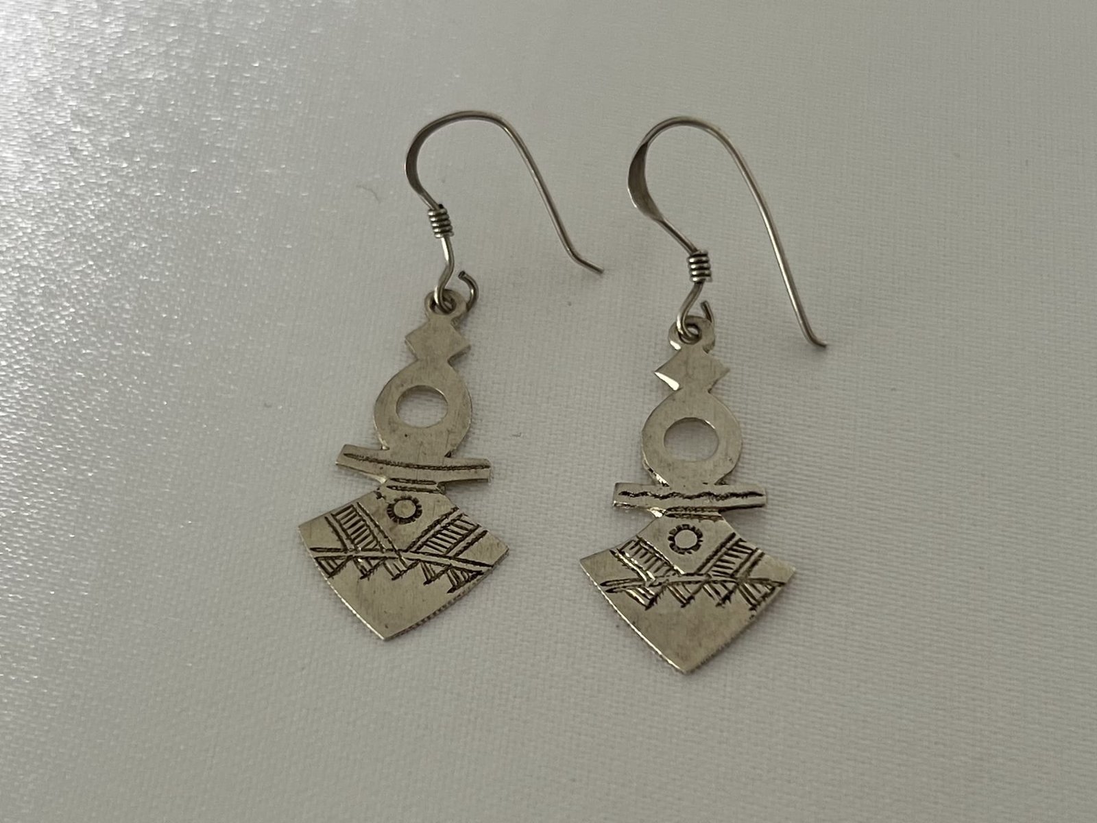 Tuarek_Kreuz_3_bei_petit_Marrakech_01 handgefertigter Silber Schmuck aus Marokko