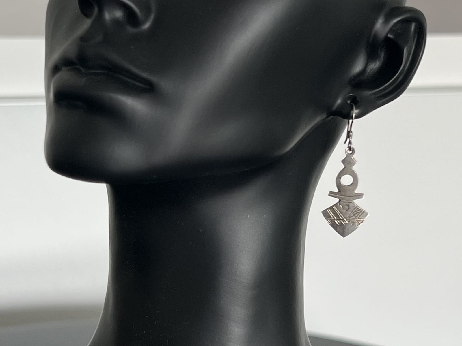 Tuarek_Kreuz_3_bei_petit_Marrakech_03 handgefertigter Silber Schmuck aus Marokko