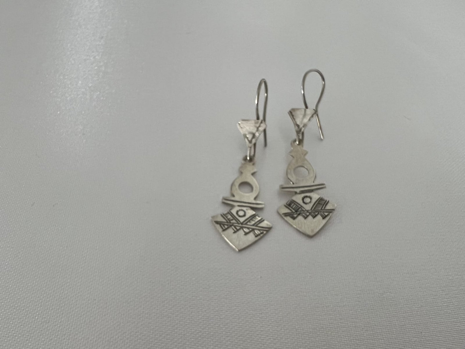 Tuarek_Kreuz_3_bei_petit_Marrakech_05 handgefertigter Silber Schmuck aus Marokko