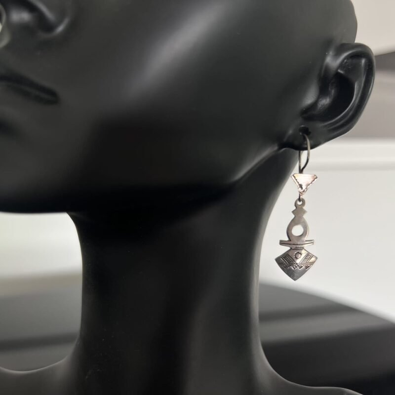 Tuarek_Kreuz_3_bei_petit_Marrakech_06 handgefertigter Silber Schmuck aus Marokko