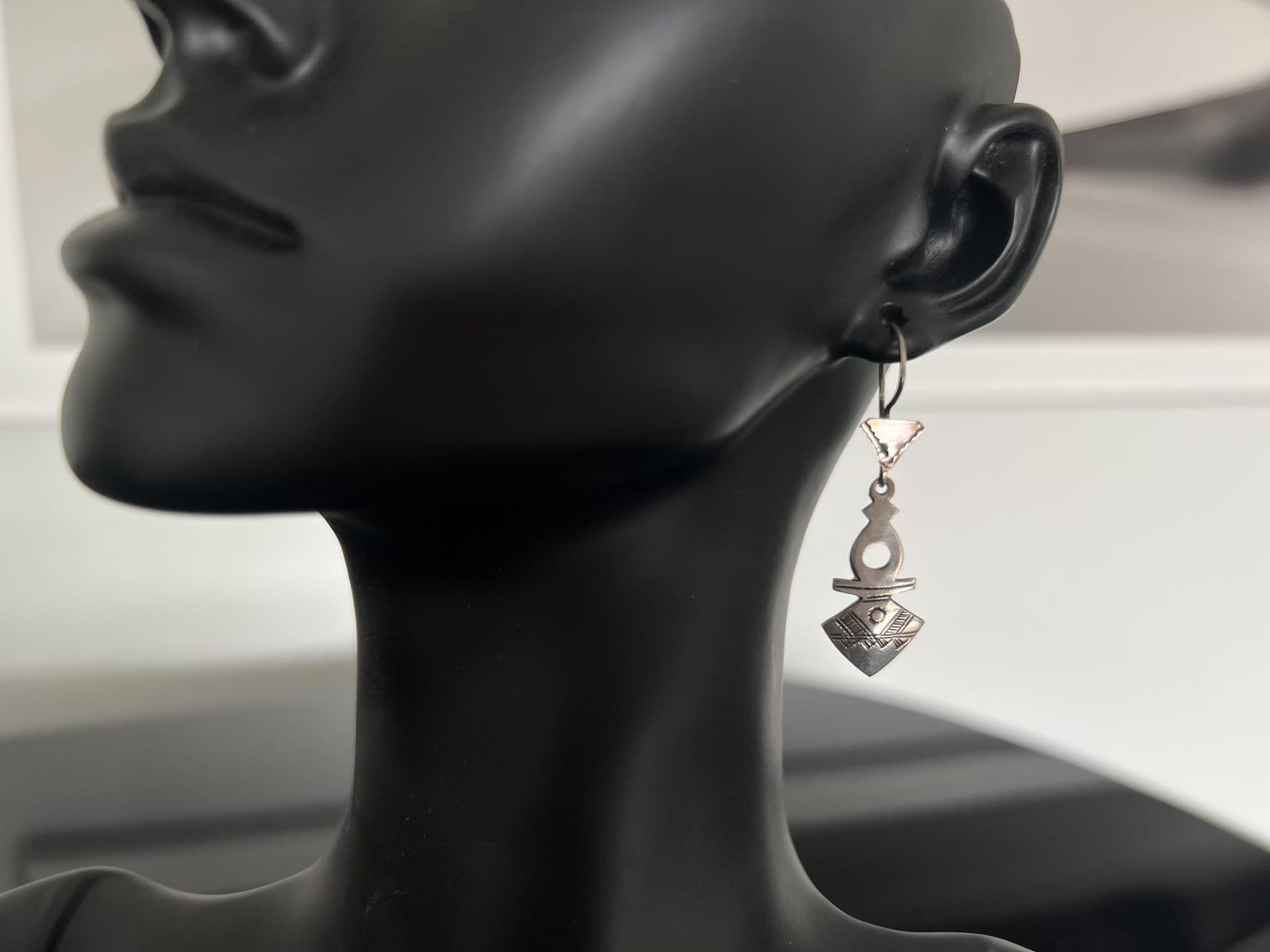 Tuarek_Kreuz_3_bei_petit_Marrakech_06 handgefertigter Silber Schmuck aus Marokko