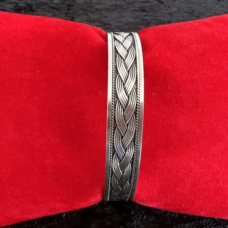 Armrefien_Berber_geflochten_01_bei_petit_Marrakech handgefertigter Silber Schmuck aus Marokko