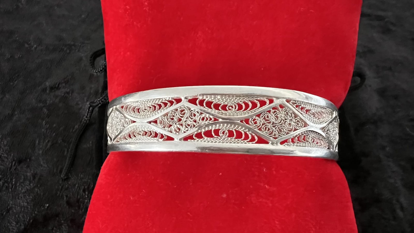 Armreifen_filigran_Königin2_05_bei_petit_Marrakech handgefertigter Silber Schmuck aus Marokko