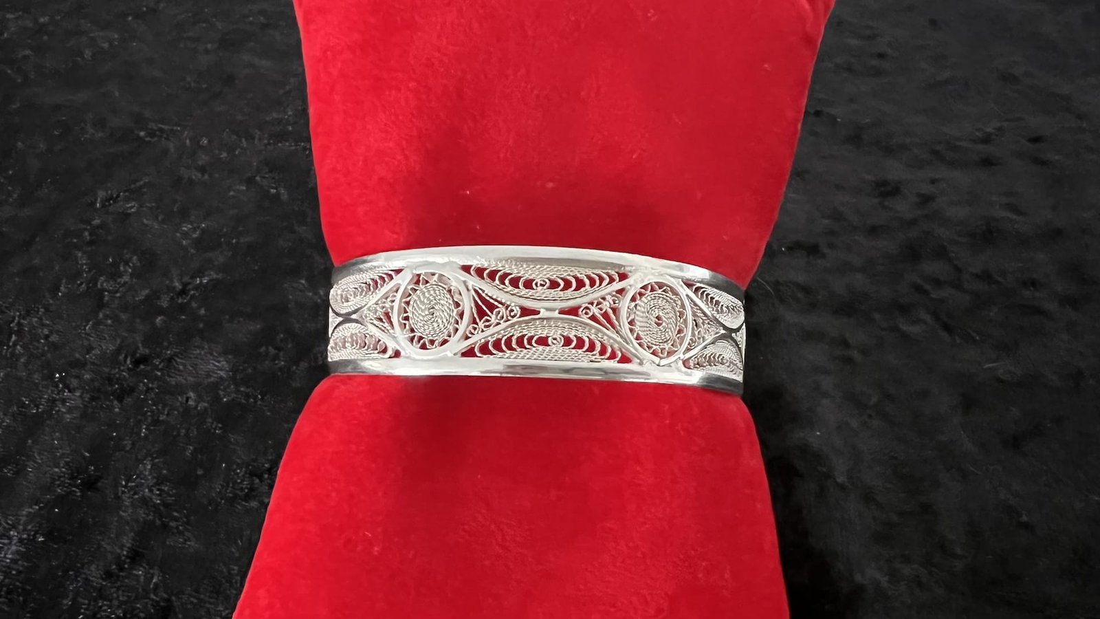 Armreifen_filigran_Königin_05_bei_petit_Marrakech handgefertigter Silber Schmuck aus Marokko